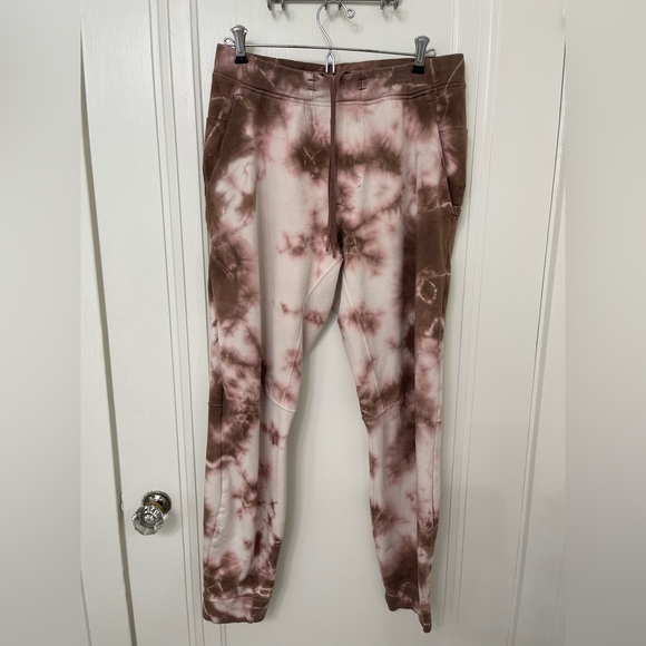 Lululemon Men’s City Sweat Jogger 29" *Earth Dye
Earth Color Clay Size Medium - Picture 5 of 8